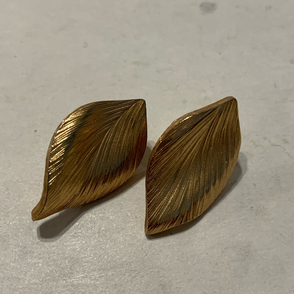 Vintage Gold Tone Post Earrings